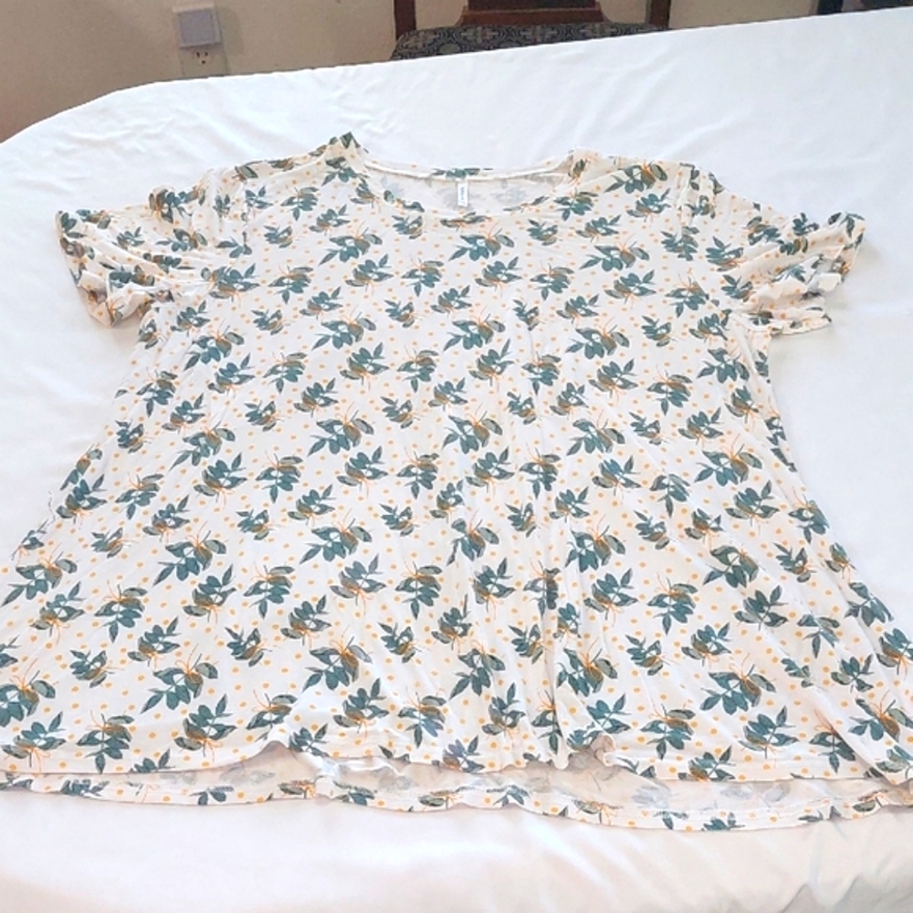 Popyoung Floral Print Women's Top - Cream and Green.Size 3X
